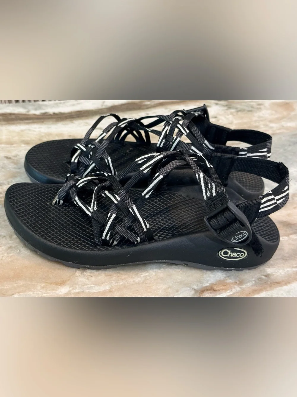 Women’s Chaco ZX3 classic black sandals- Size 7